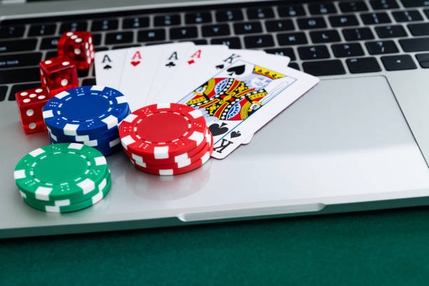 Live Sic Bo table on iwantogel mobile showing dice cage and betting areas